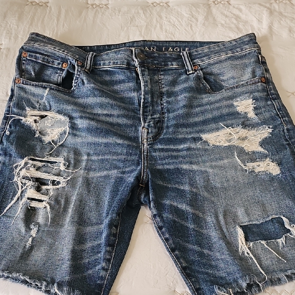 American Eagle Outfitters Medium Wash Denim Jeans - Blue